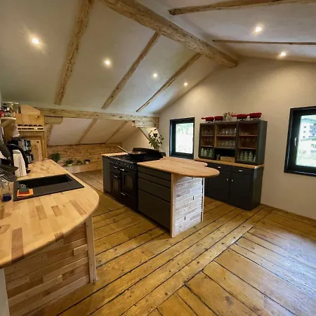 Backyard Mountain Hostal *