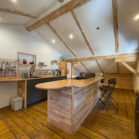 Backyard Mountain بيت شباب *